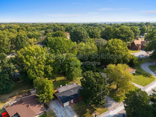 Building Photo - 1139 Lakeview Ave