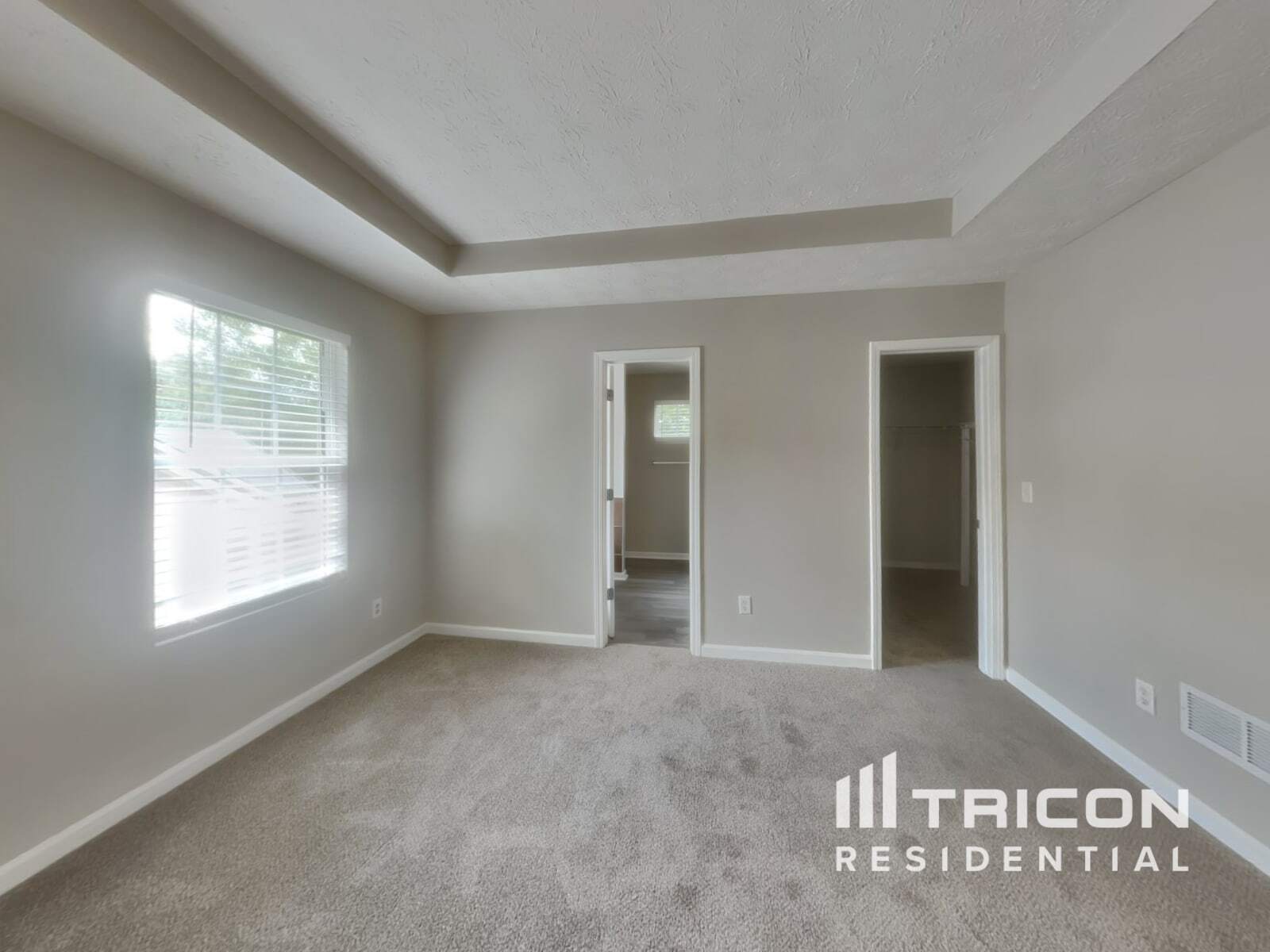 Building Photo - 484 Cathedral Dr