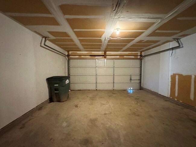 Building Photo - 2013 Rim Rock Dr