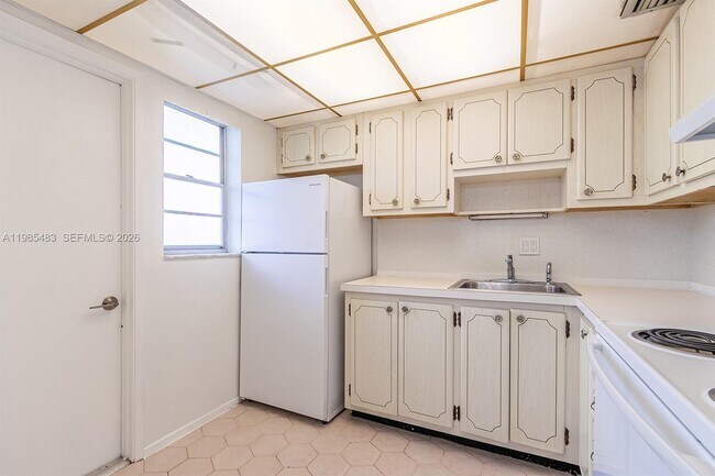 Building Photo - 700 Layne Blvd