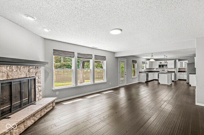 Building Photo - 5641 Buck Dr