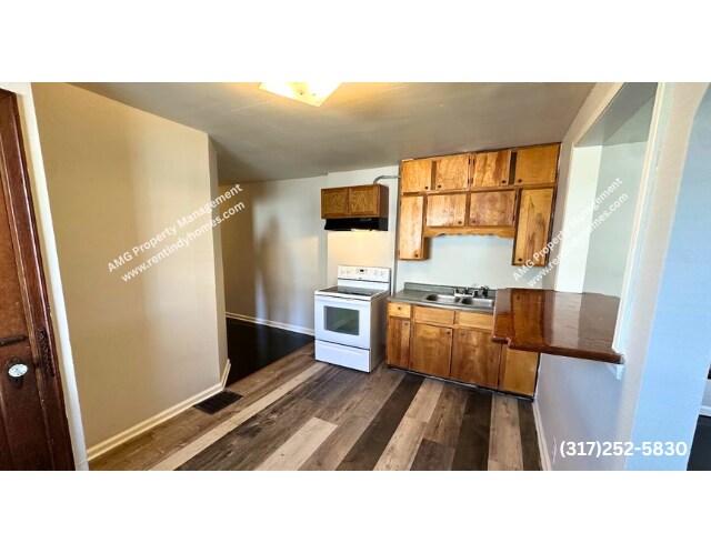 Building Photo - CENTER TOWNSHIP! *** SECTION 8 ***