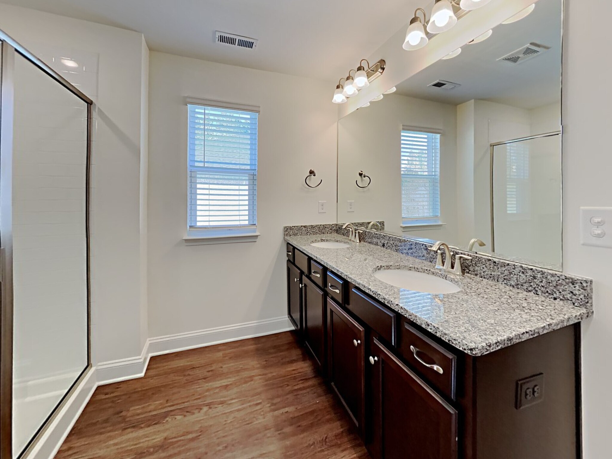 Building Photo - 1124 Bentley Pl