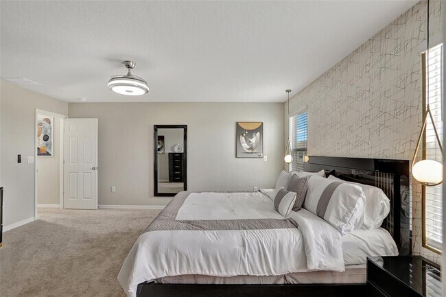 Building Photo - 2405 Oakwood Ln