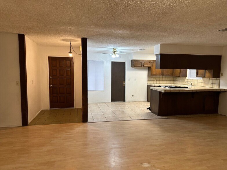 Building Photo - 123 N Carl Dr