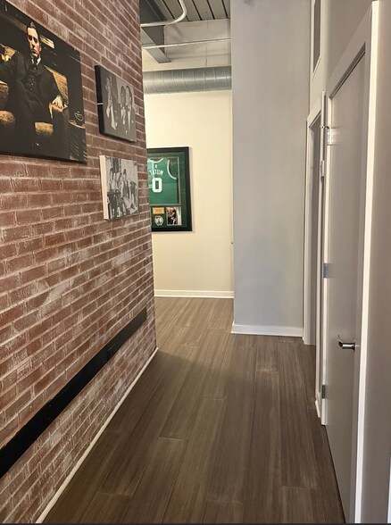 Building Photo - 515 W Main St