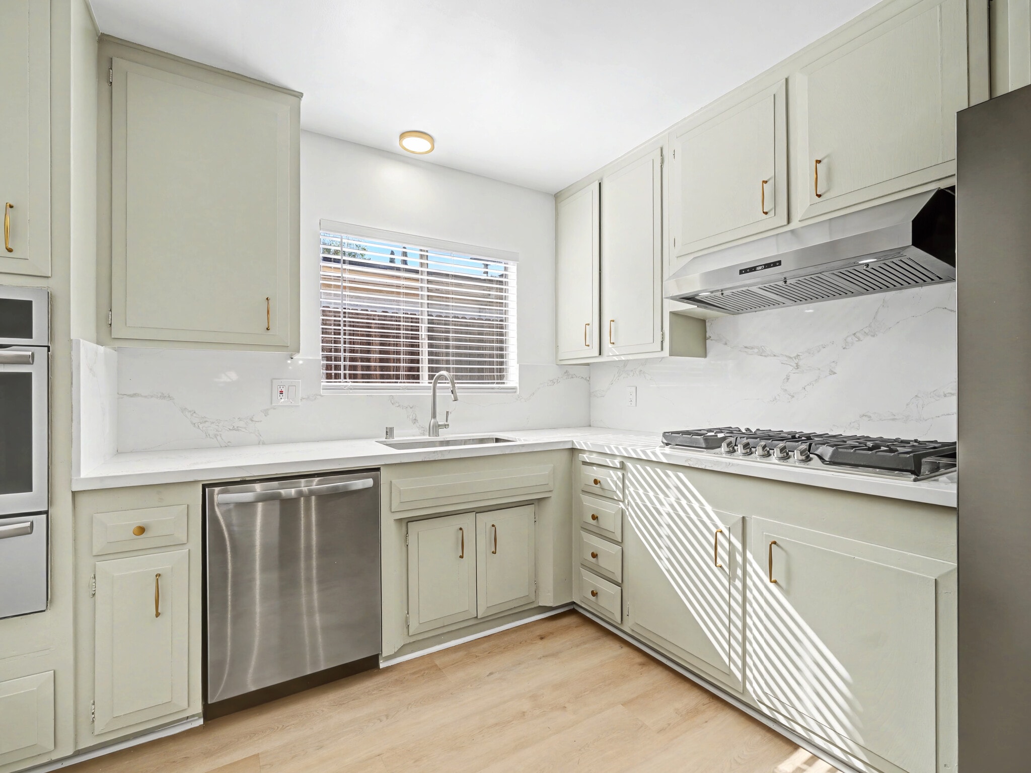 Building Photo - 4413 Canoga Dr