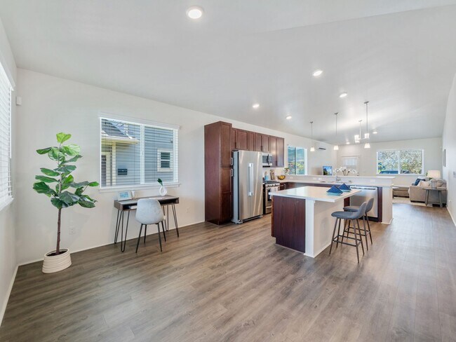 Building Photo - Lehua at Hoopili 4 bedroom 2.5 bath single...