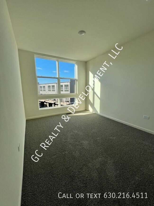 Building Photo - ***MOVE IN SPECIAL - 1/2 MONTH FREE RENT! ...