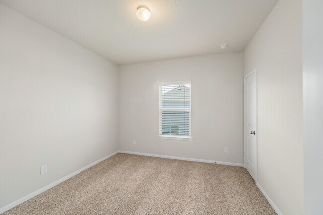 Building Photo - 3915 Deledda Dr