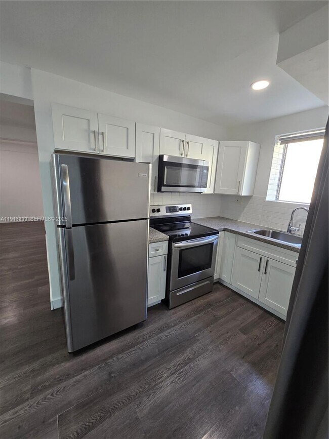 Building Photo - 1629 SW 6th St