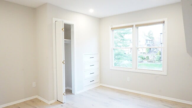 Building Photo - 24 Overlook Dr