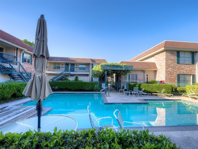 Building Photo - 845 Augusta Dr