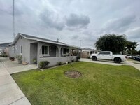 Building Photo - Beautifully Renovated 2-Bedroom Front Home...