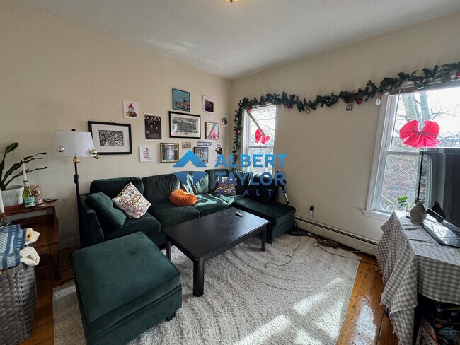 Primary Photo - 36 Bond St