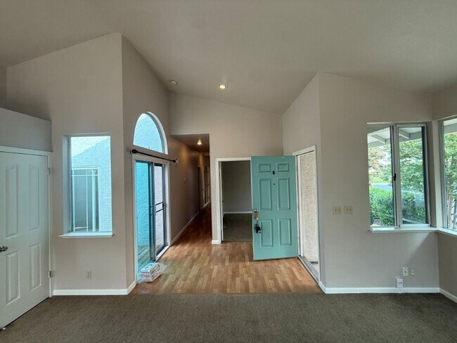Building Photo - 900 Bluewater Dr