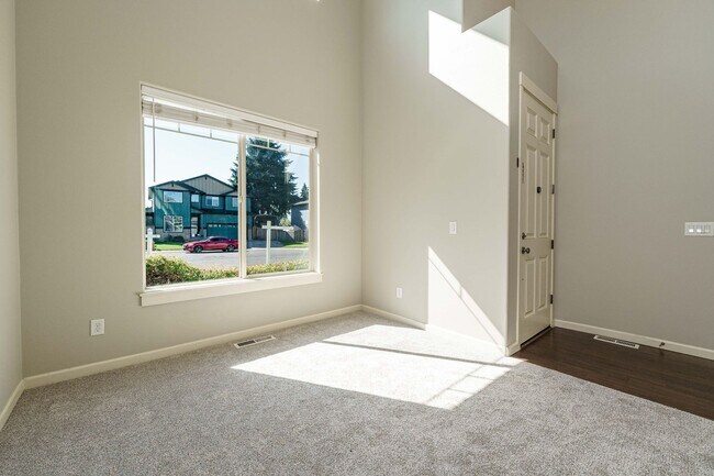 Building Photo - Cul-de-Sac Living at Its Best – Updated 3BR with Garage & A/C!