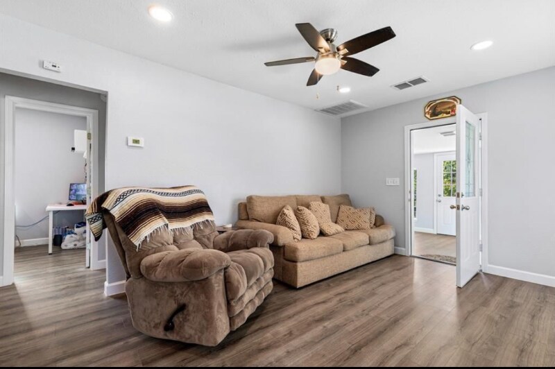 Building Photo - 9413 Clinton Dr