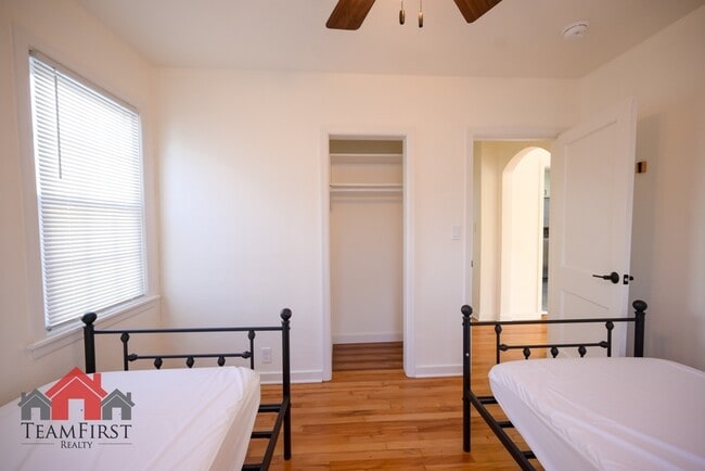 Building Photo - 1135 S Ridge Rd