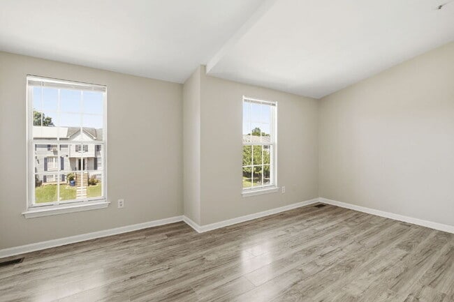 Building Photo - 927 Pirates Ct
