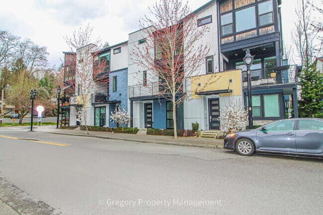 Building Photo - Newer Luxury 4 Bed 3 Bath 2 Car Garage Townhouse in Desirable Downtown Bothell Location. Walk to ...