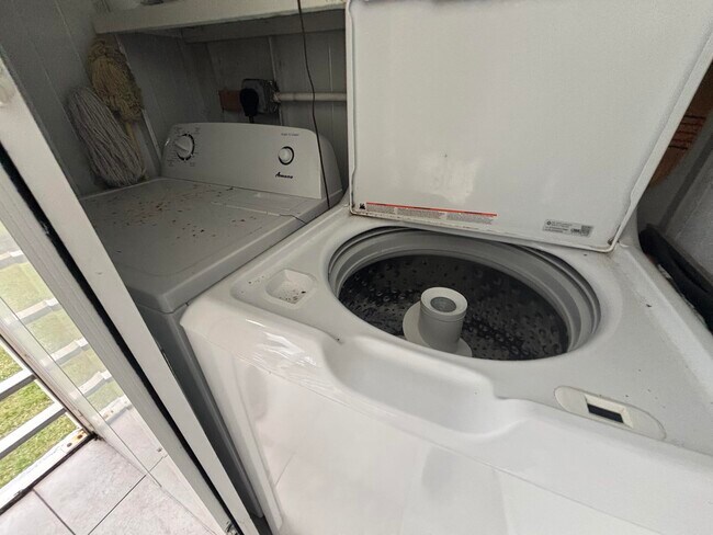 Building Photo - 596 Saxony M