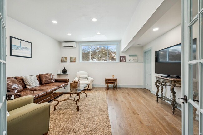 Building Photo - 8 Big Reed Path