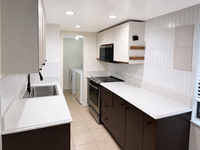 Building Photo - 11263 SW 9th Ct
