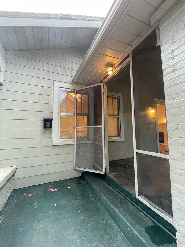 Front porch - 908 Oxmoor Rd