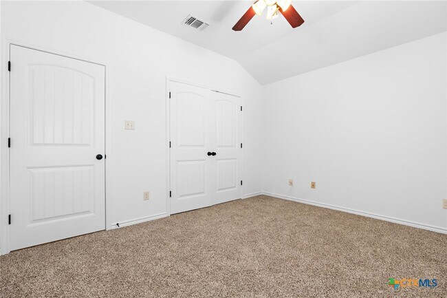 Building Photo - 1010 Woodland Bend Cir