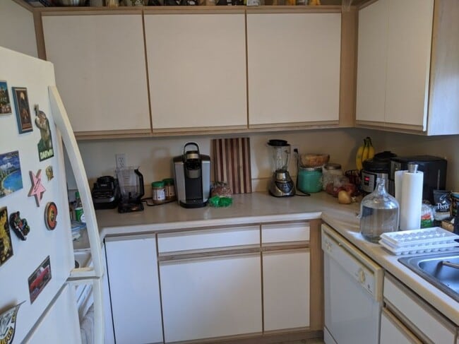 Building Photo - 2 Bedroom 1 Bath Condo in Cordata Area!
