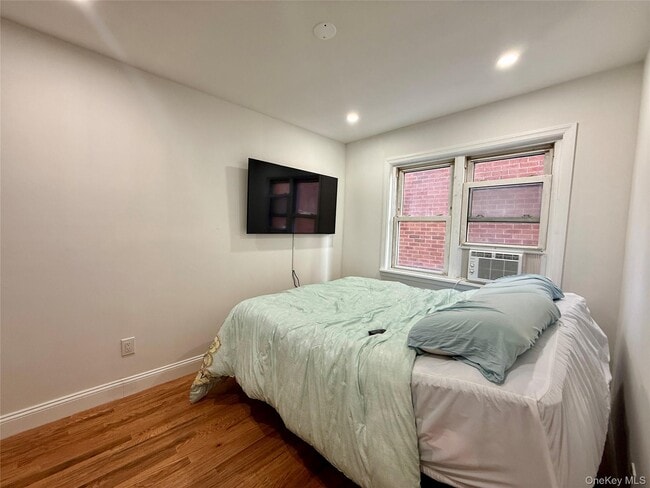 Building Photo - 765 Shore Rd