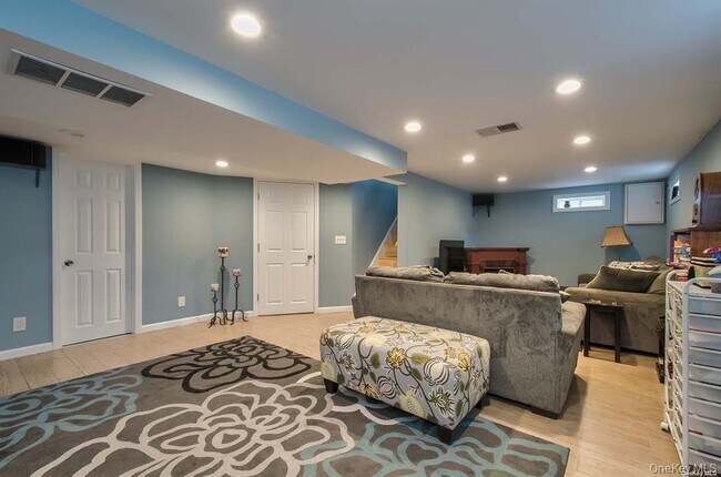 Building Photo - 15 Janet Dr