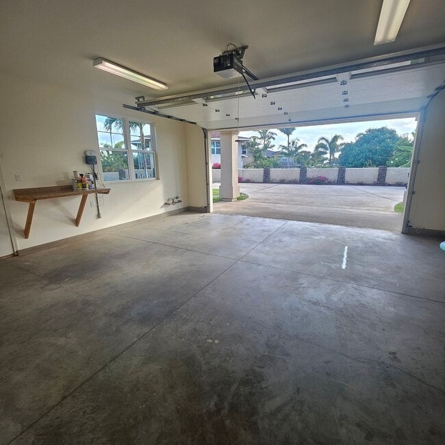 Building Photo - Amazing Home in Moana Estate