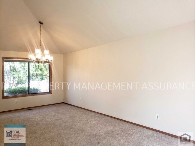 Building Photo - Charming 3 Bedroom Home With A 2 Car Garage!!