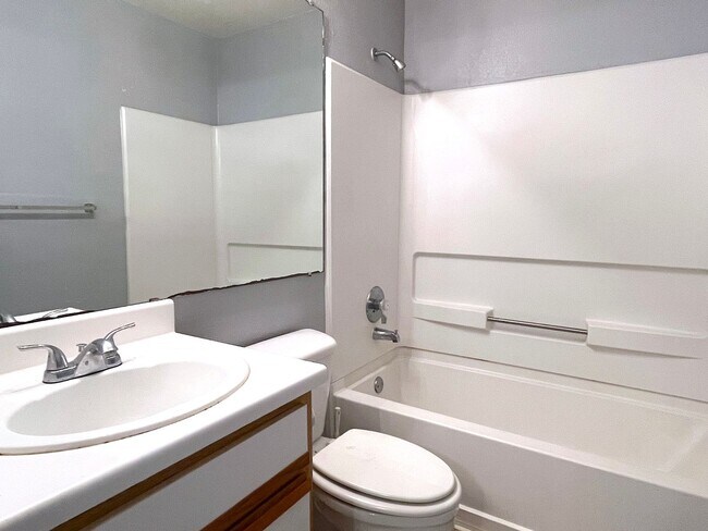 Building Photo - AUGUST 2026 MOVE IN! Spacious 4 Bedroom 4 Bathroom Condo Right on The Bus Route!