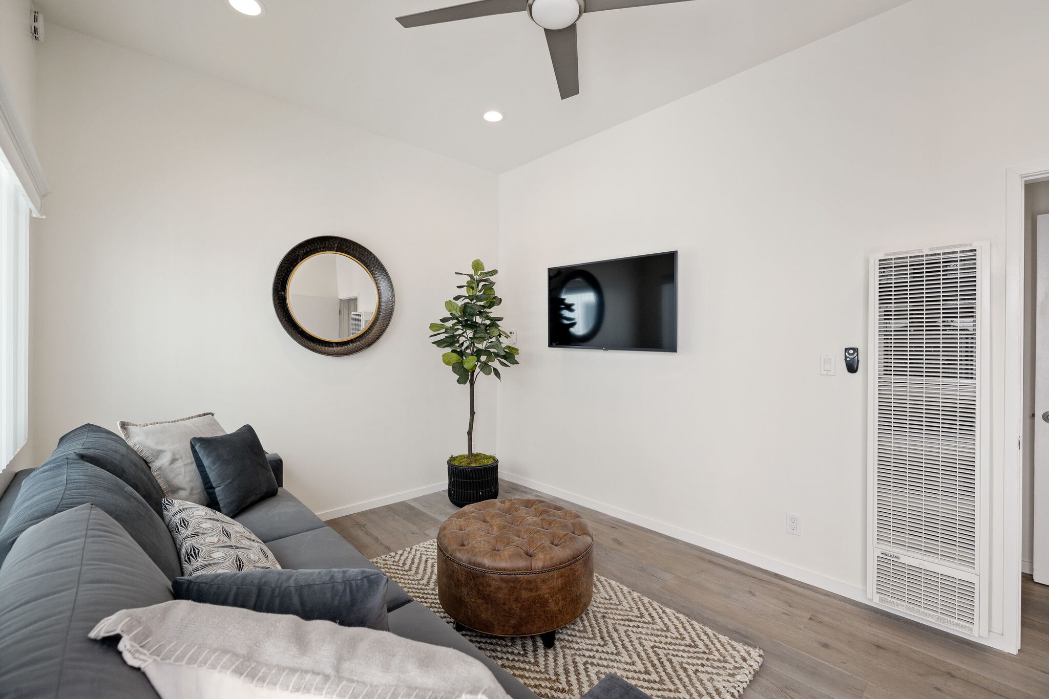 Building Photo - 131 Gull St