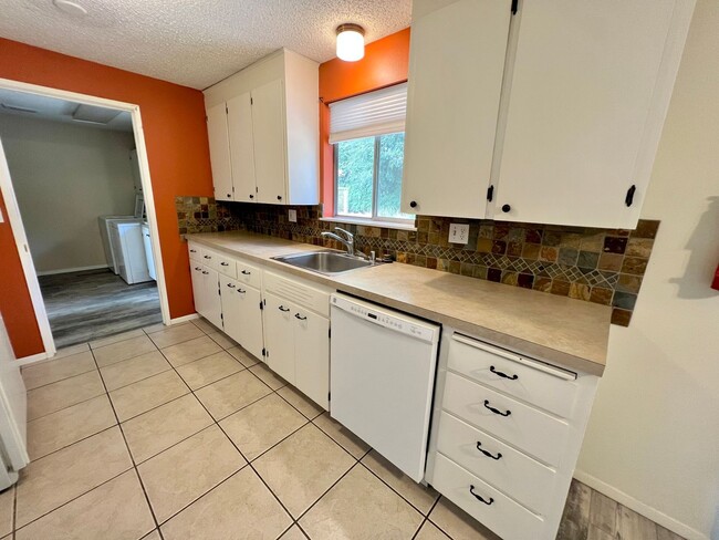 Building Photo - 4 Bedroom Home in Culdesac near CWU