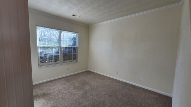 Building Photo - Sawyer Lakes