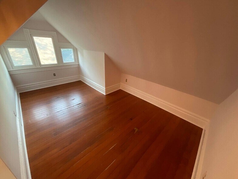 NE bedroom - upstairs - 3915 NE Rodney Ave