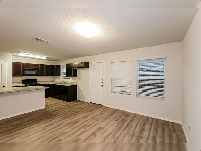 Building Photo - 16906 Andrew Nook Ln