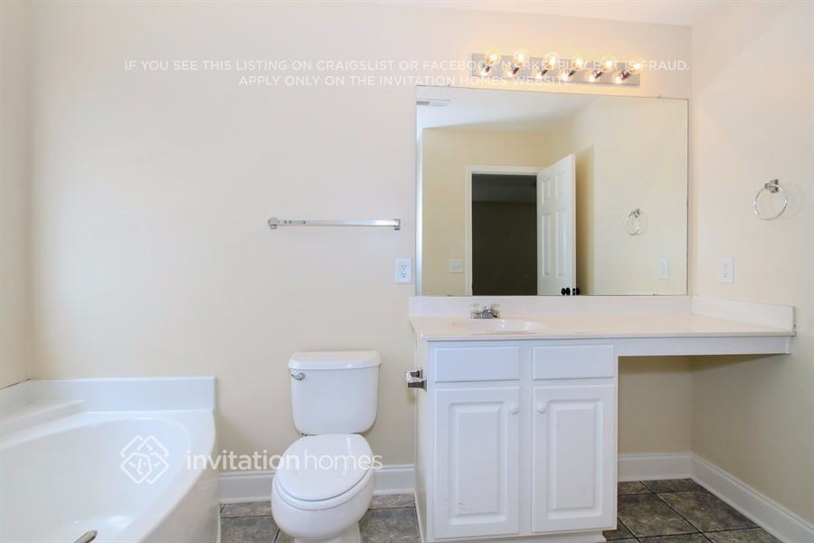 Building Photo - 14017 Riding Hill Ave