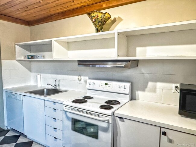 Building Photo - 34 Maple St