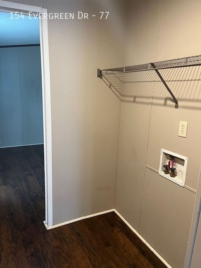 Building Photo - 154 Evergreen Dr