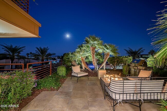 Building Photo - 7167 E Rancho Vista Dr