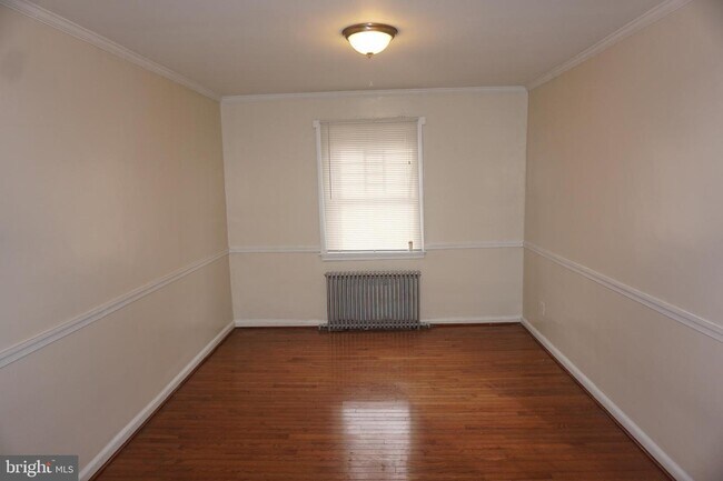 Primary Photo - 4926 Edgemere Ave