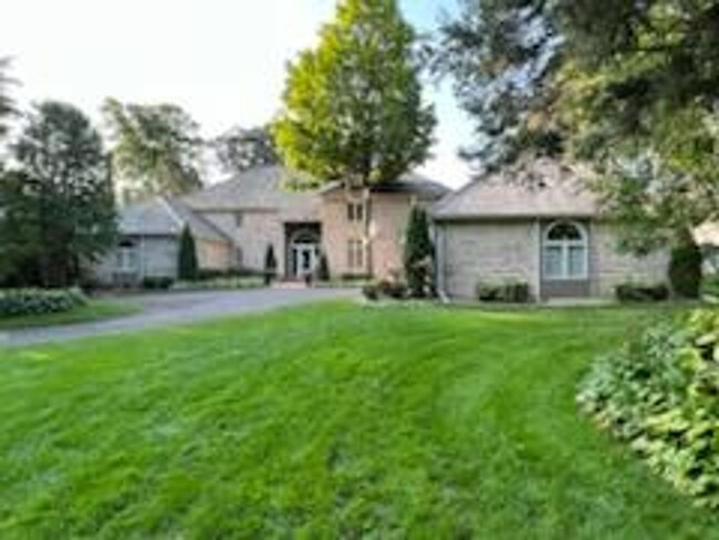 Building Photo - Stunning Lakefront Estate in Wayzata!