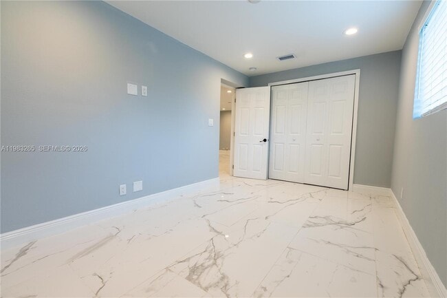 Building Photo - 11 Judy Pl