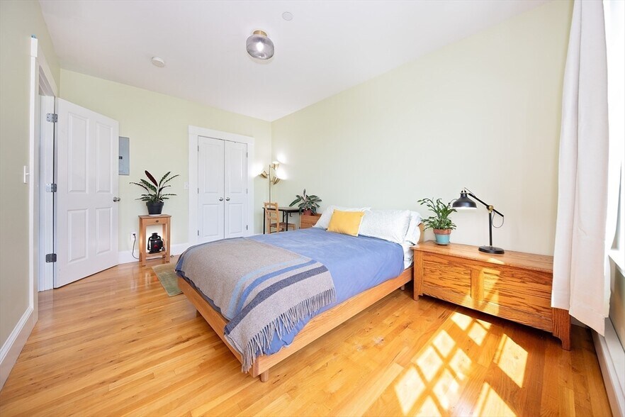 Building Photo - 432 Norfolk St