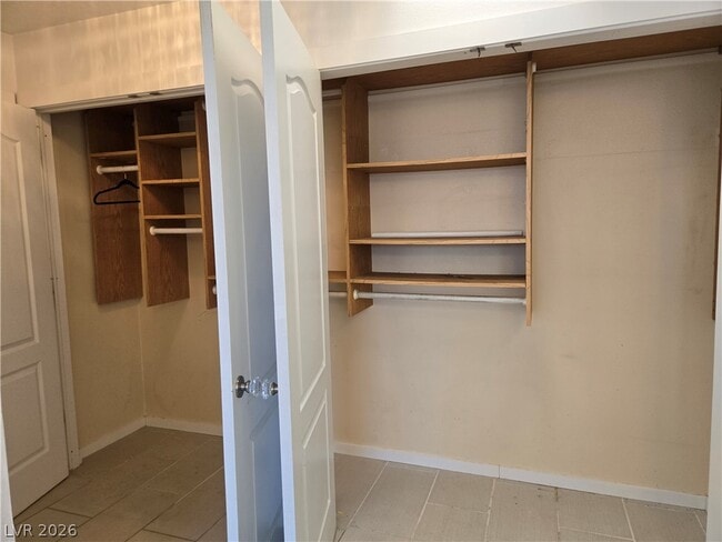 Building Photo - 5945 N El Capitan Way
